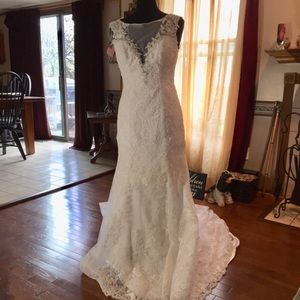 David Tutera Bridal Gown - Style 214220 - Size 10